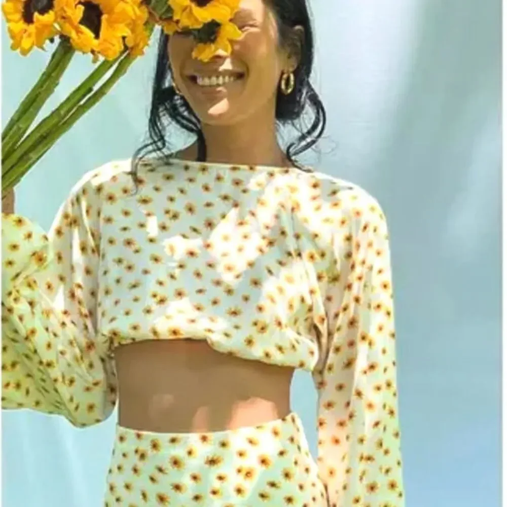 We wore what Onia Billow sleeve ditsy floral crop top sunflower S boho festival - Picture 2 of 8